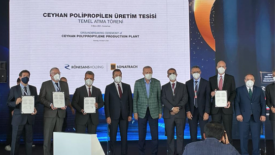 El Presidente de Turquía, Recep Tayyip Erdogan, pone la primera piedra de un complejo petroquímico que ejecutará Técnicas Reunidas
